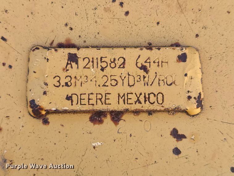 image for item NA9898 2004 John Deere 644J wheel loader