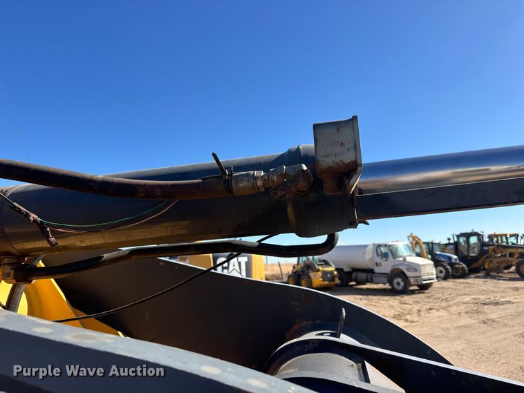 image for item NA9898 2004 John Deere 644J wheel loader