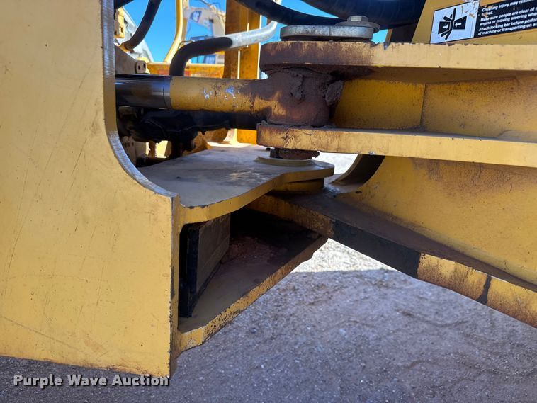 image for item NA9898 2004 John Deere 644J wheel loader