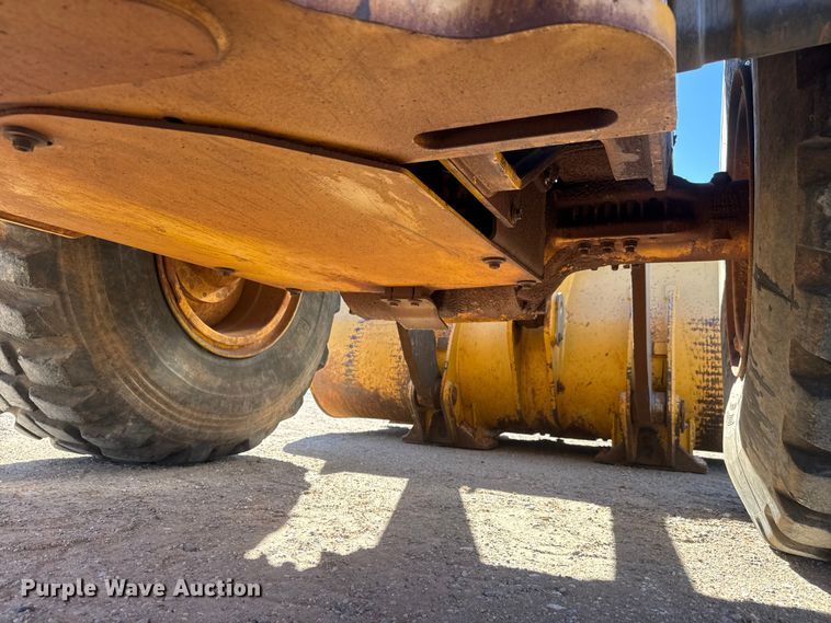 image for item NA9898 2004 John Deere 644J wheel loader