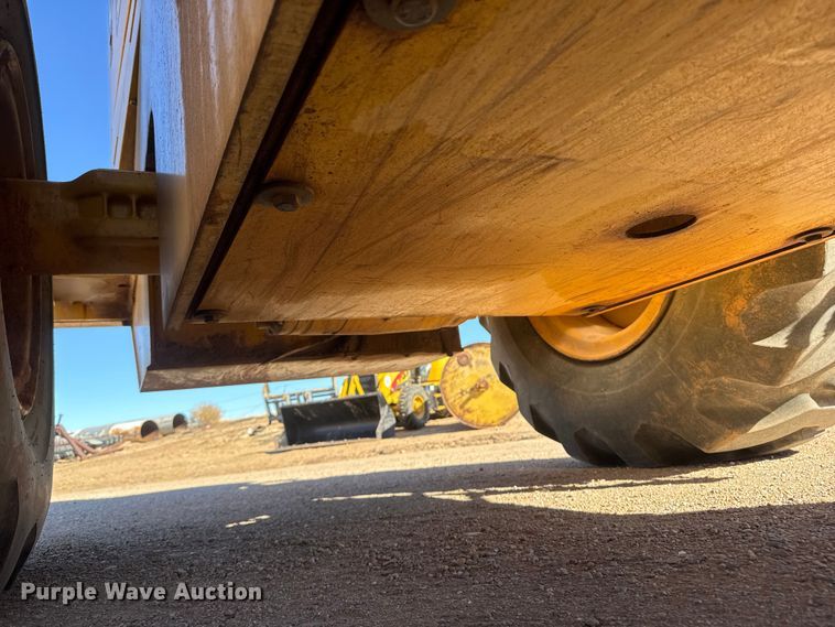 image for item NA9898 2004 John Deere 644J wheel loader