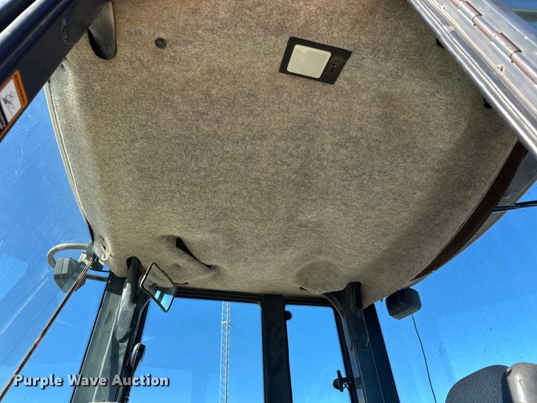 image for item NA9898 2004 John Deere 644J wheel loader