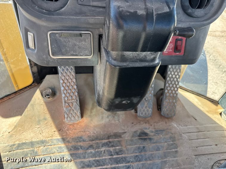 image for item NA9898 2004 John Deere 644J wheel loader