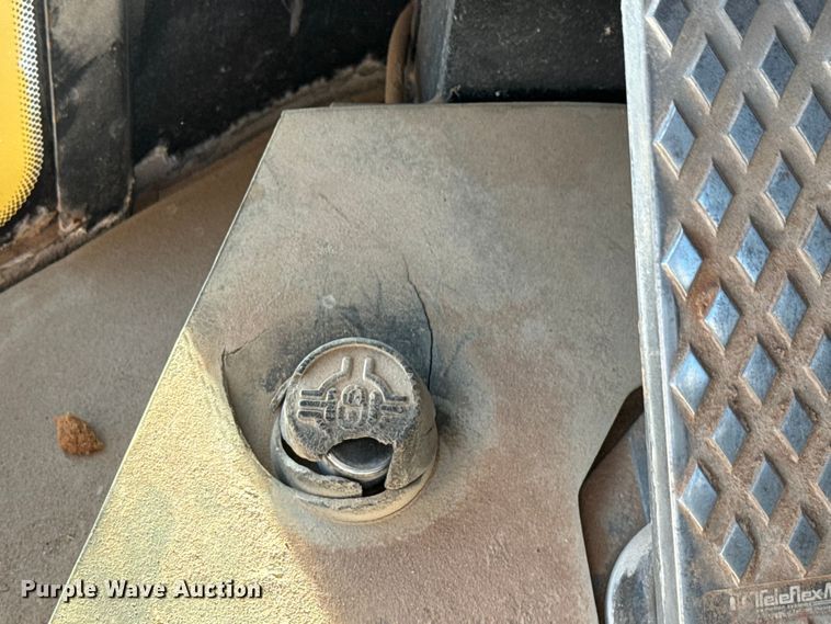 image for item NA9898 2004 John Deere 644J wheel loader