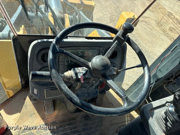 image for item NA9898 2004 John Deere 644J wheel loader