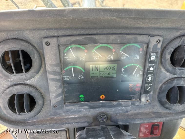 image for item NA9898 2004 John Deere 644J wheel loader