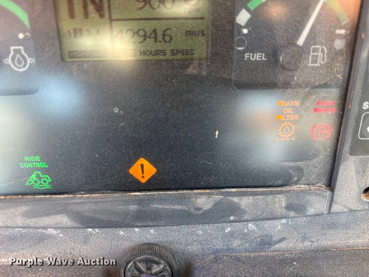 image for item NA9898 2004 John Deere 644J wheel loader