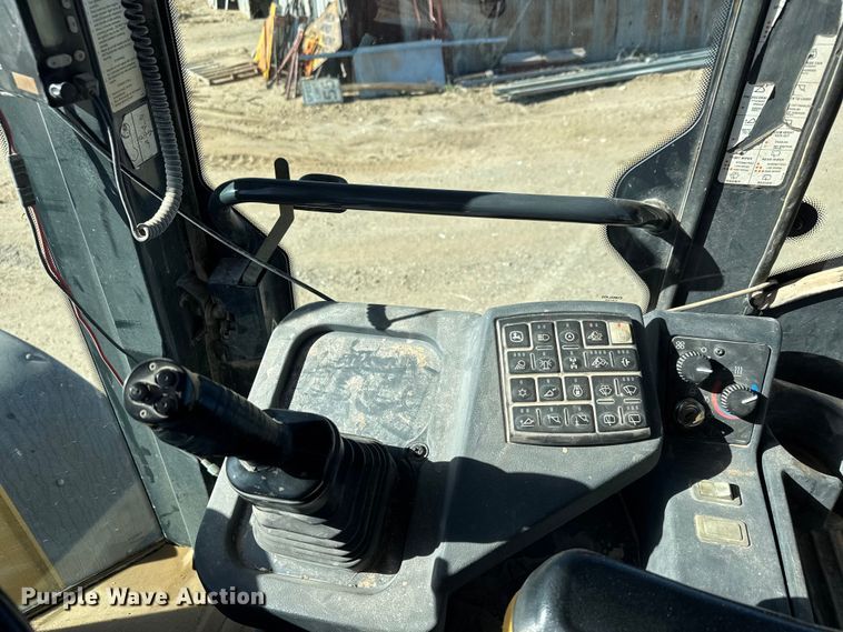 image for item NA9898 2004 John Deere 644J wheel loader