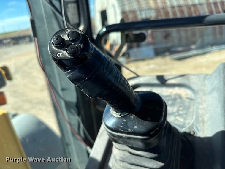 image for item NA9898 2004 John Deere 644J wheel loader