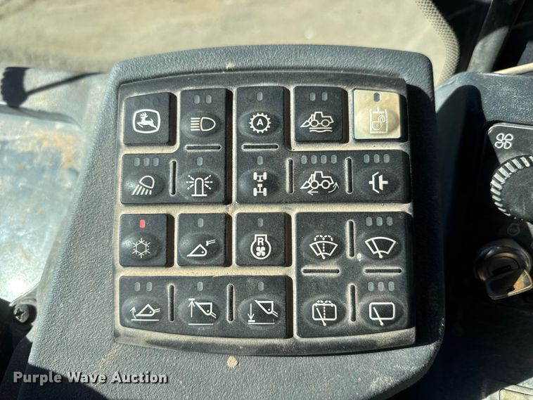 image for item NA9898 2004 John Deere 644J wheel loader