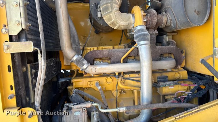 image for item NA9898 2004 John Deere 644J wheel loader