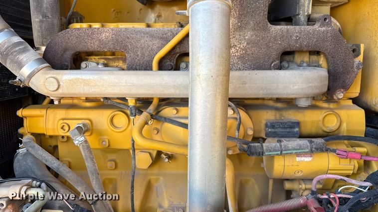 image for item NA9898 2004 John Deere 644J wheel loader