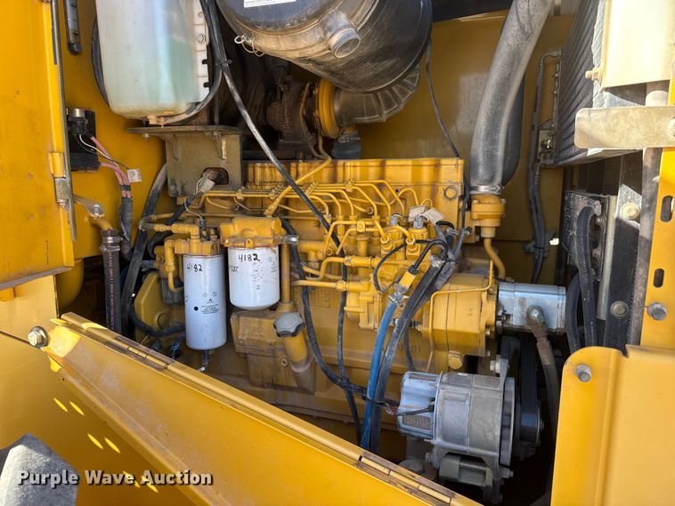 image for item NA9898 2004 John Deere 644J wheel loader