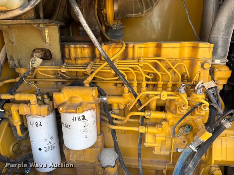 image for item NA9898 2004 John Deere 644J wheel loader