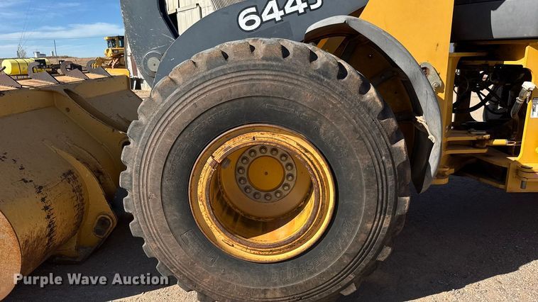 image for item NA9898 2004 John Deere 644J wheel loader