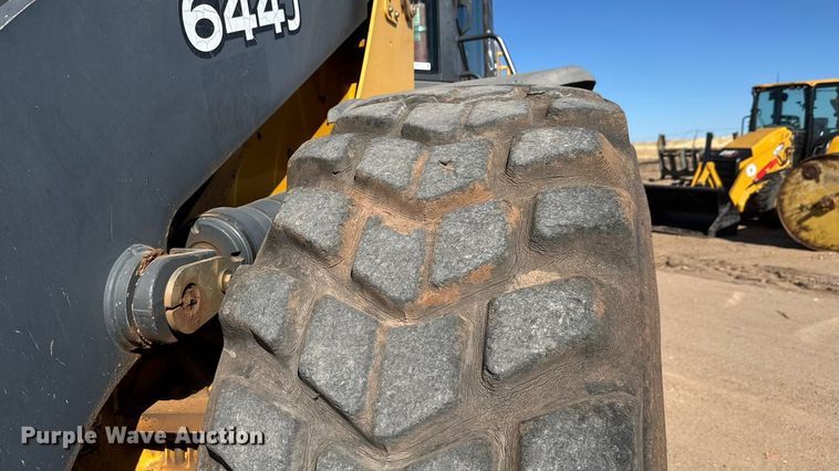 image for item NA9898 2004 John Deere 644J wheel loader