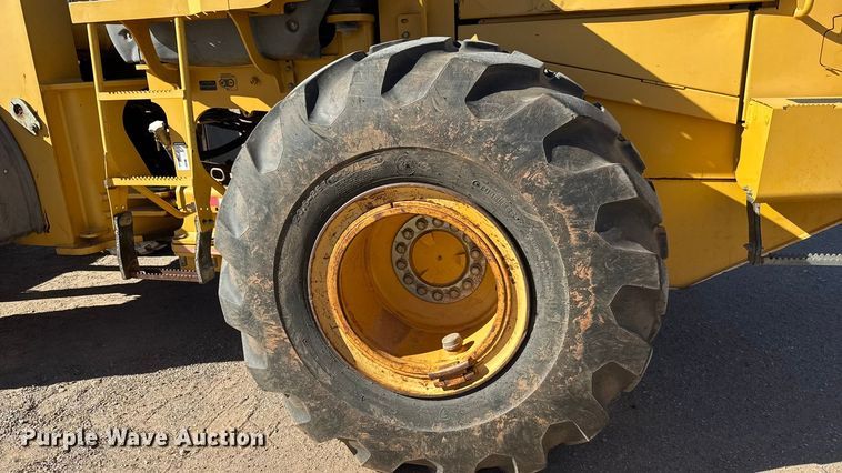 image for item NA9898 2004 John Deere 644J wheel loader