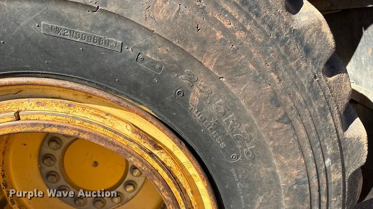 image for item NA9898 2004 John Deere 644J wheel loader