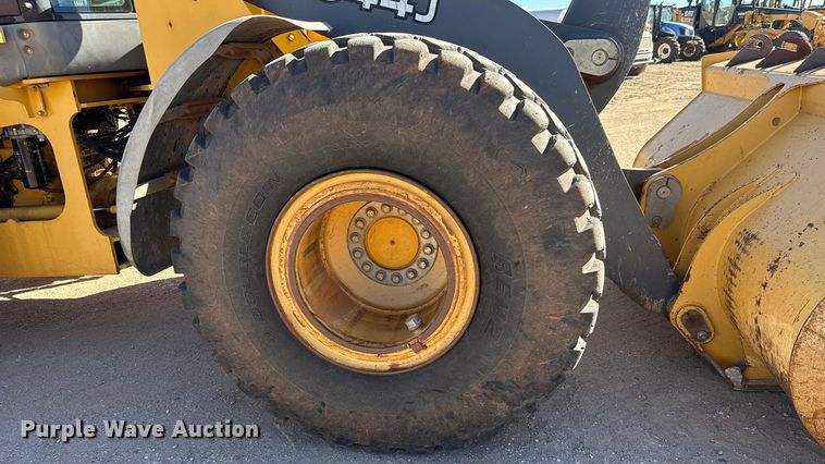 image for item NA9898 2004 John Deere 644J wheel loader