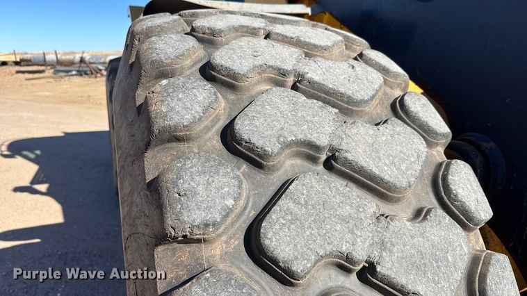 image for item NA9898 2004 John Deere 644J wheel loader