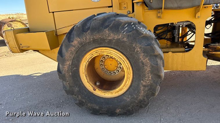 image for item NA9898 2004 John Deere 644J wheel loader