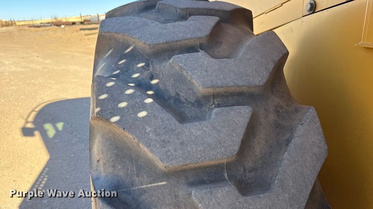 image for item NA9898 2004 John Deere 644J wheel loader