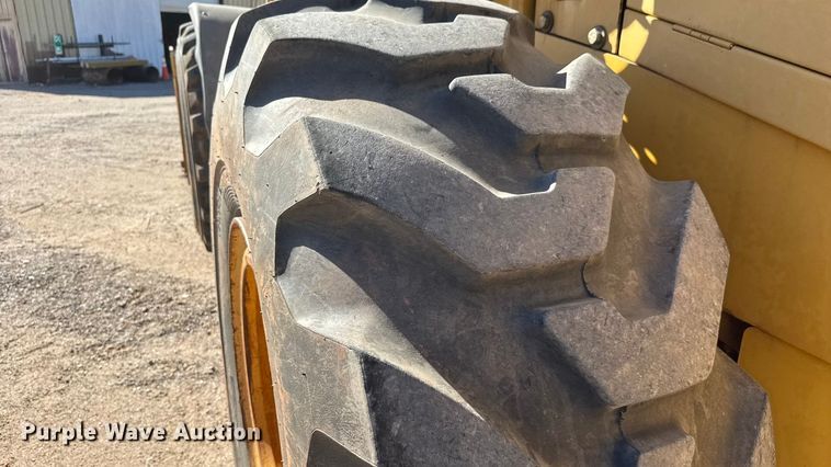 image for item NA9898 2004 John Deere 644J wheel loader