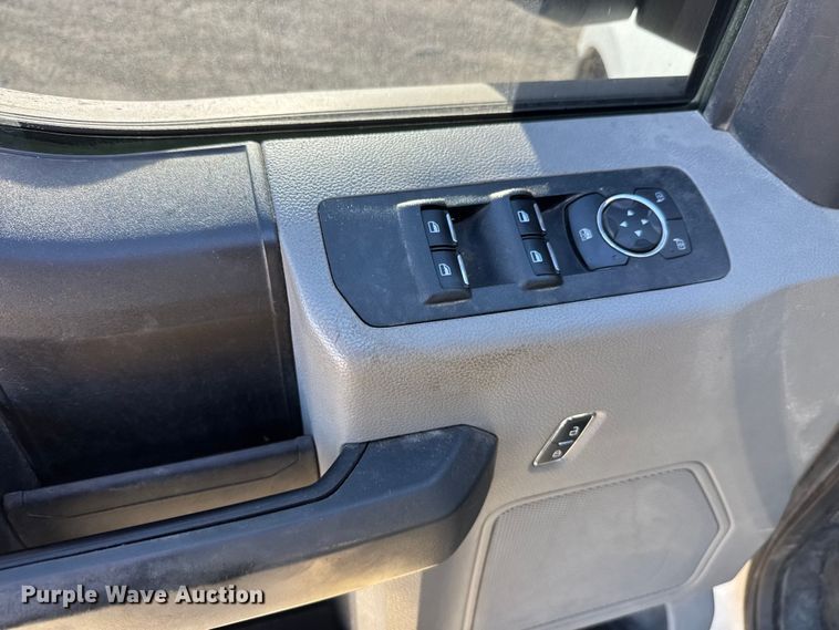 image for item NA9900 2018 Ford F150 XL SuperCrew pickup truck