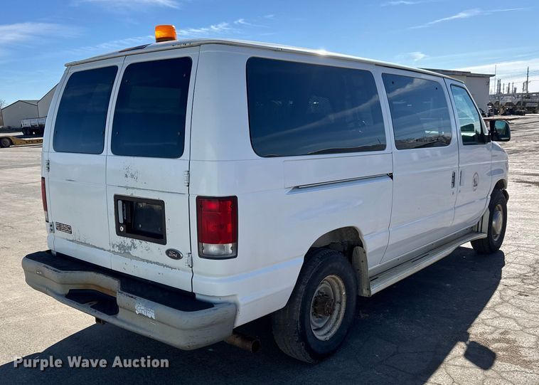 image for item NA9905 1999 Ford E350 van