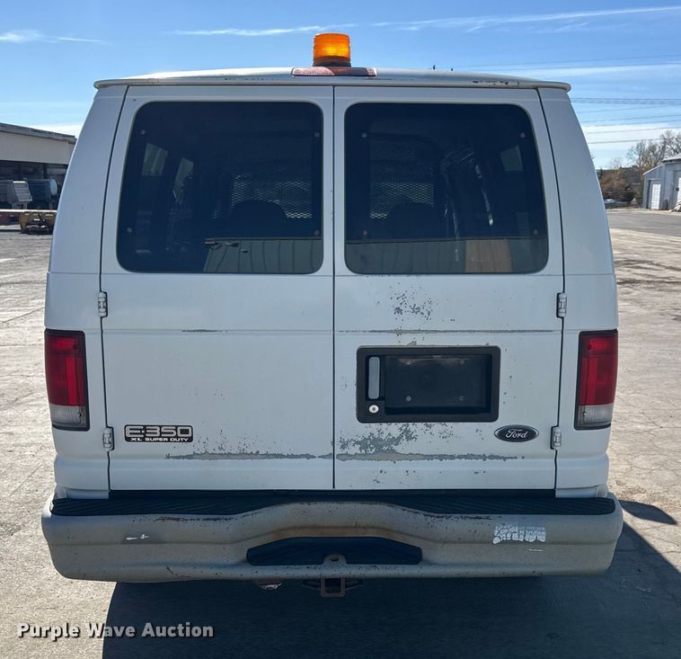 image for item NA9905 1999 Ford E350 van