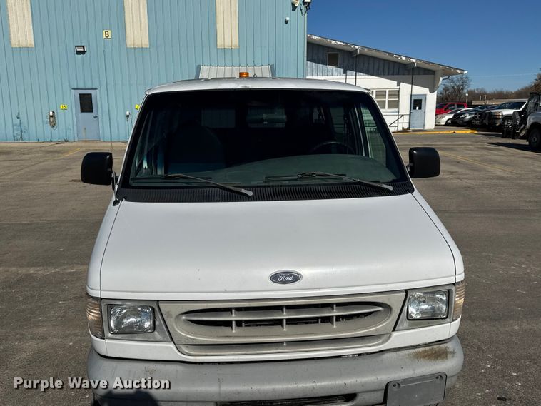 image for item NA9905 1999 Ford E350 van