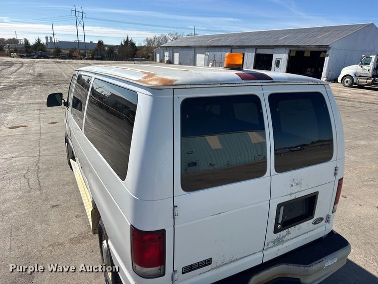 image for item NA9905 1999 Ford E350 van
