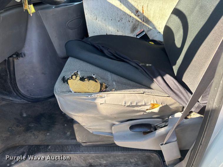 image for item NA9905 1999 Ford E350 van