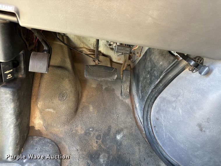 image for item NA9905 1999 Ford E350 van