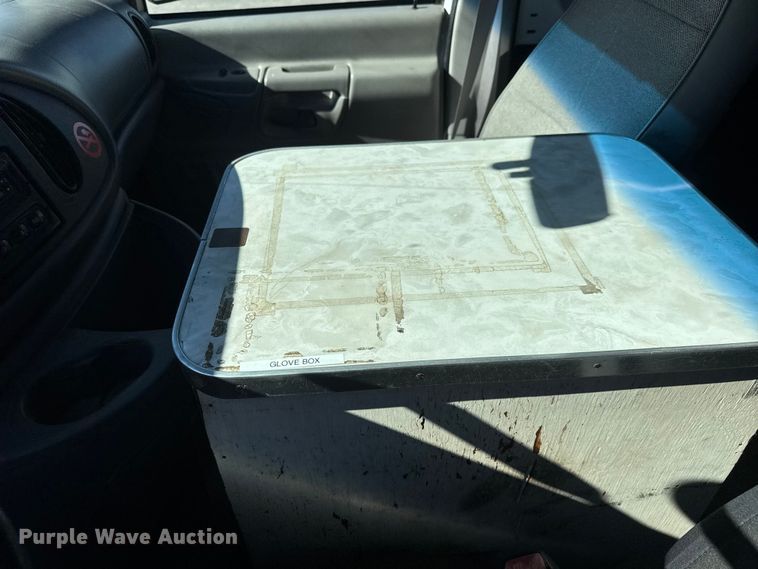 image for item NA9905 1999 Ford E350 van