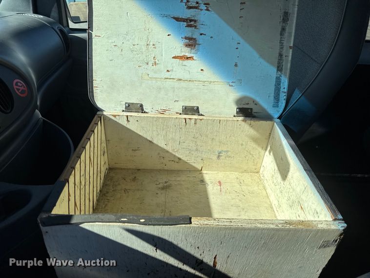 image for item NA9905 1999 Ford E350 van