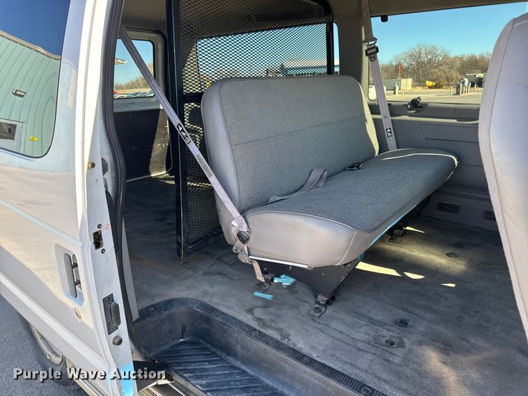 image for item NA9905 1999 Ford E350 van