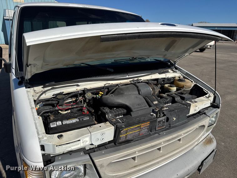 image for item NA9905 1999 Ford E350 van