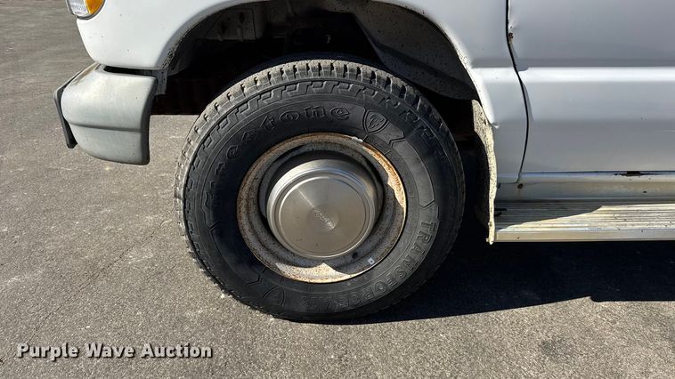 image for item NA9905 1999 Ford E350 van