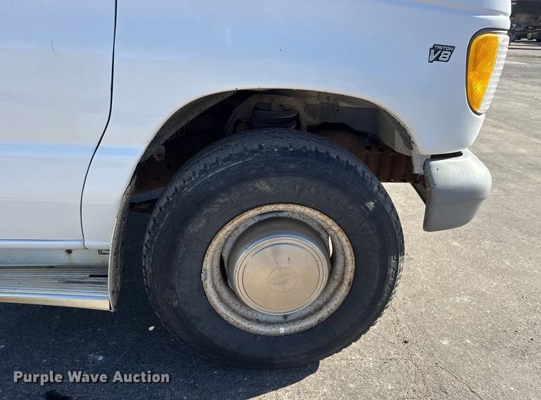 image for item NA9905 1999 Ford E350 van