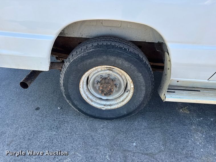 image for item NA9905 1999 Ford E350 van
