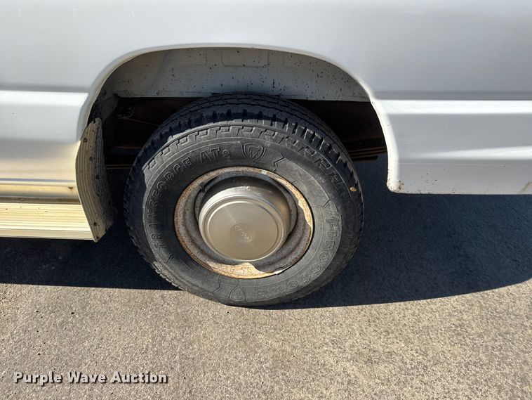 image for item NA9905 1999 Ford E350 van