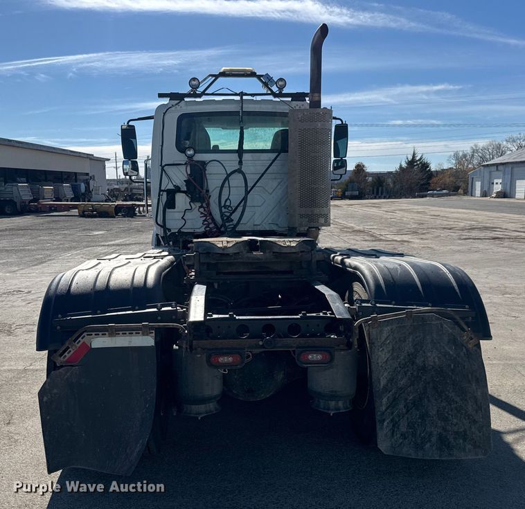 image for item NA9906 2009 International Prostar semi truck