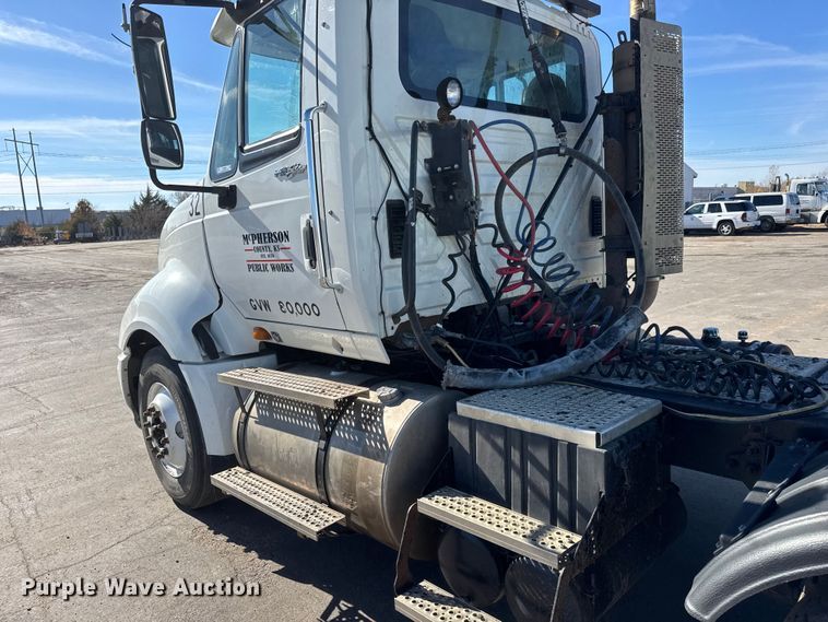 image for item NA9906 2009 International Prostar semi truck