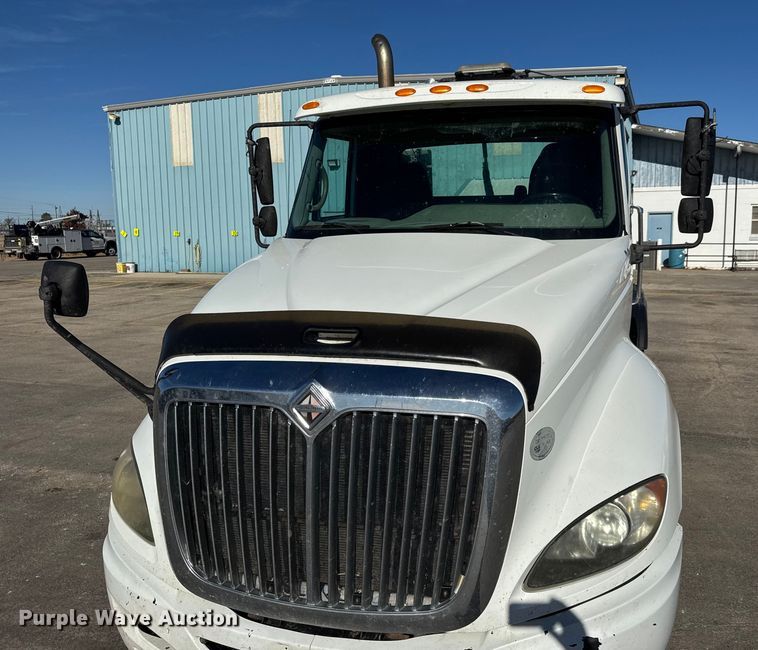 image for item NA9906 2009 International Prostar semi truck