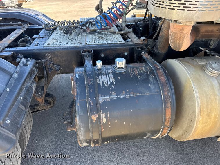 image for item NA9906 2009 International Prostar semi truck