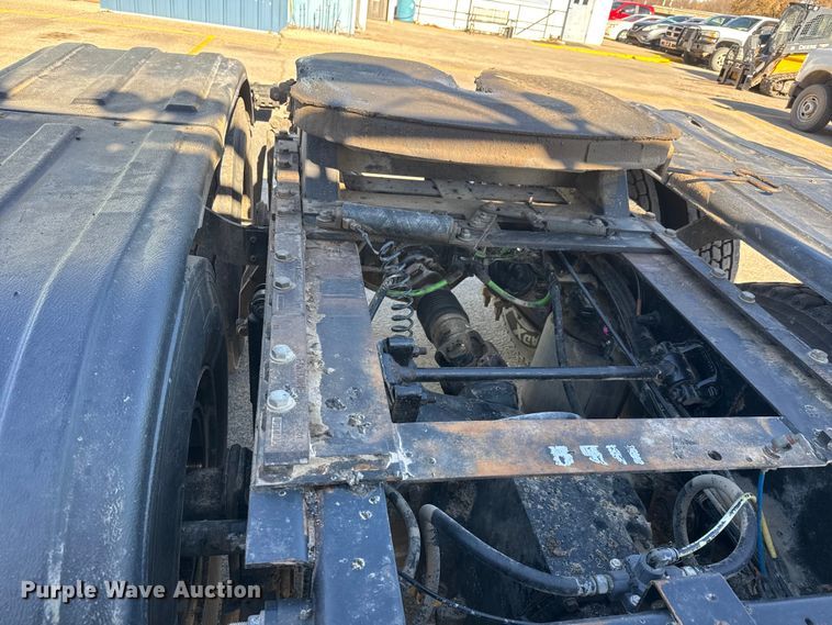 image for item NA9906 2009 International Prostar semi truck