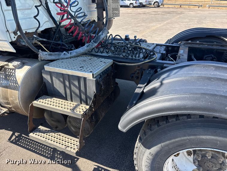 image for item NA9906 2009 International Prostar semi truck