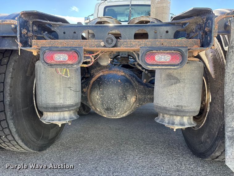 image for item NA9906 2009 International Prostar semi truck