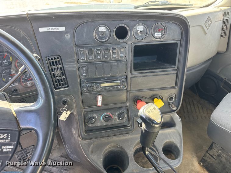 image for item NA9906 2009 International Prostar semi truck